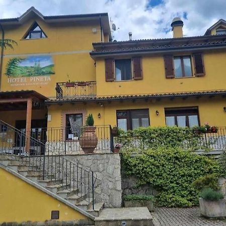 Hotel Pineta Ristorante Country House In Fabriano Campodonico  ภายนอก รูปภาพ