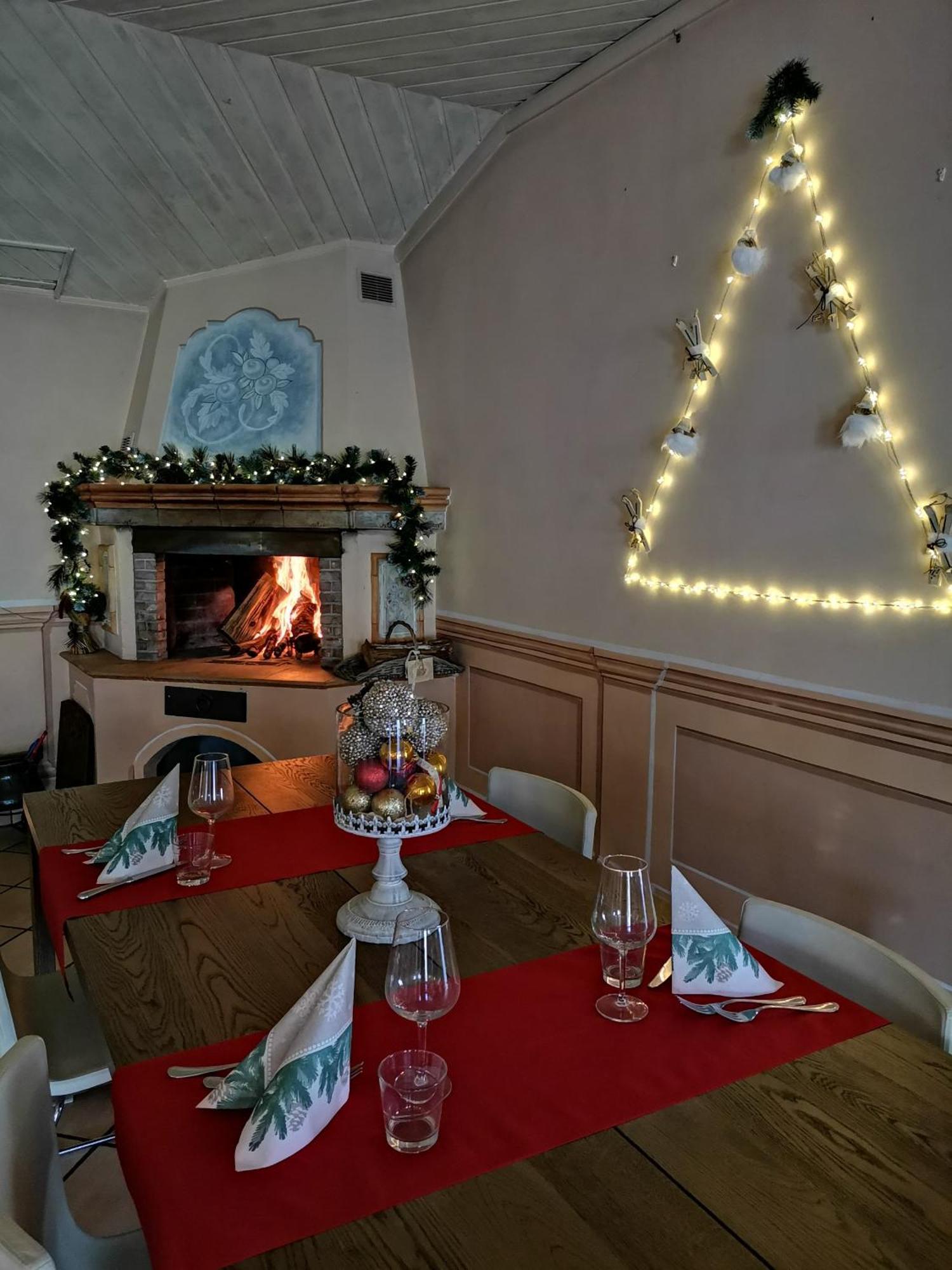 Hotel Pineta Ristorante Country House In Fabriano Campodonico  ภายนอก รูปภาพ