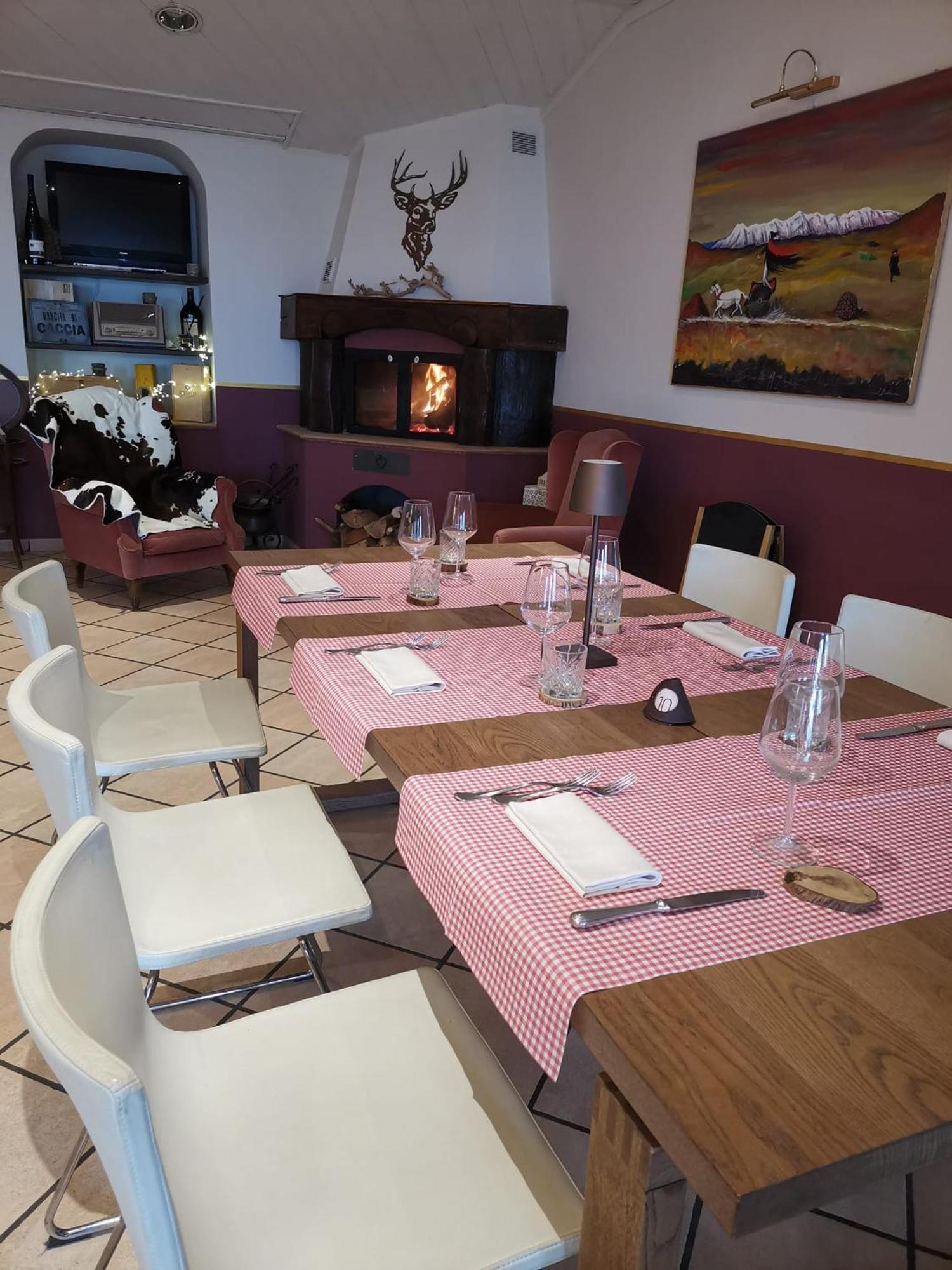 Hotel Pineta Ristorante Country House In Fabriano Campodonico  ภายนอก รูปภาพ