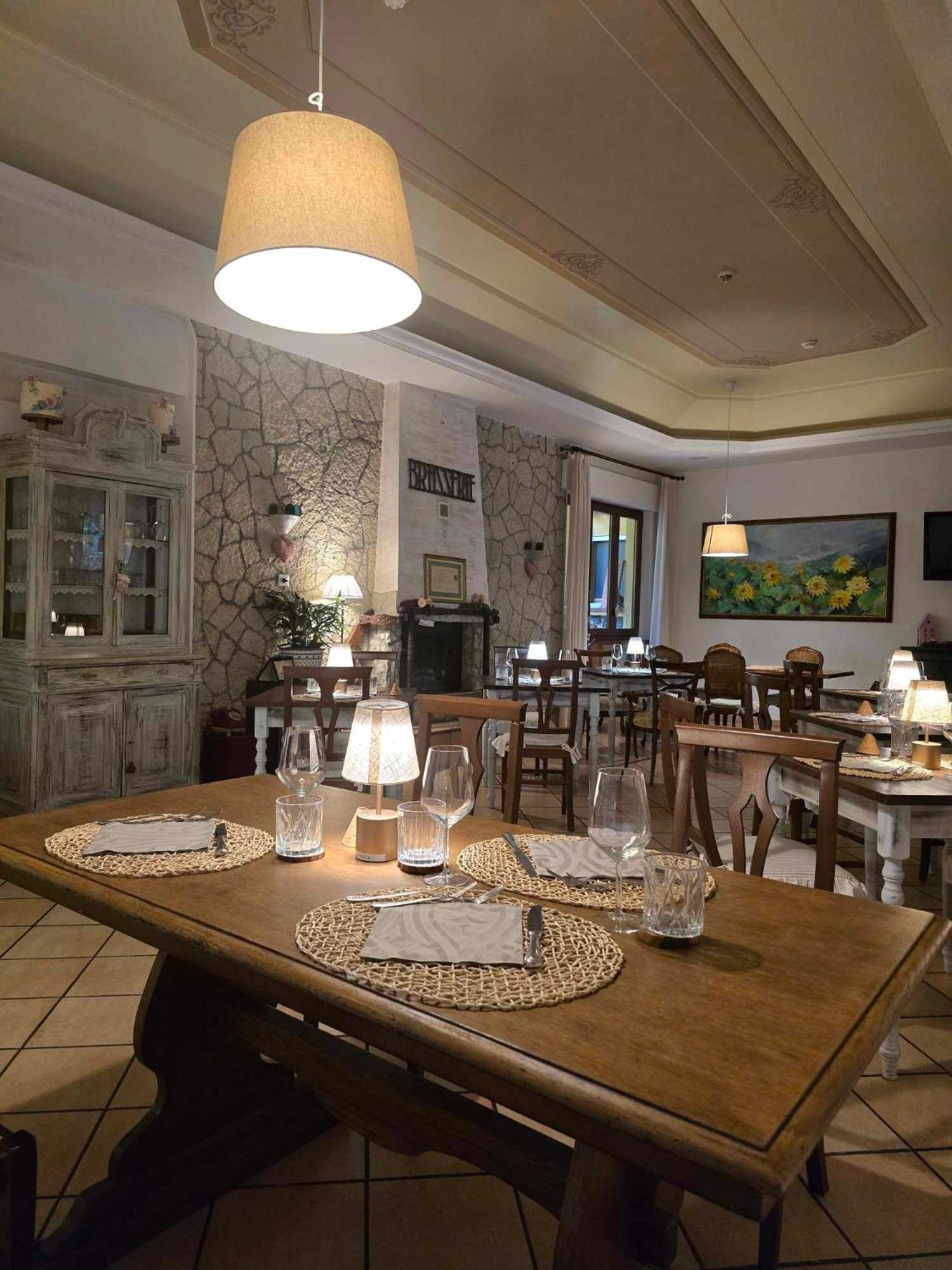 Hotel Pineta Ristorante Country House In Fabriano Campodonico  ภายนอก รูปภาพ