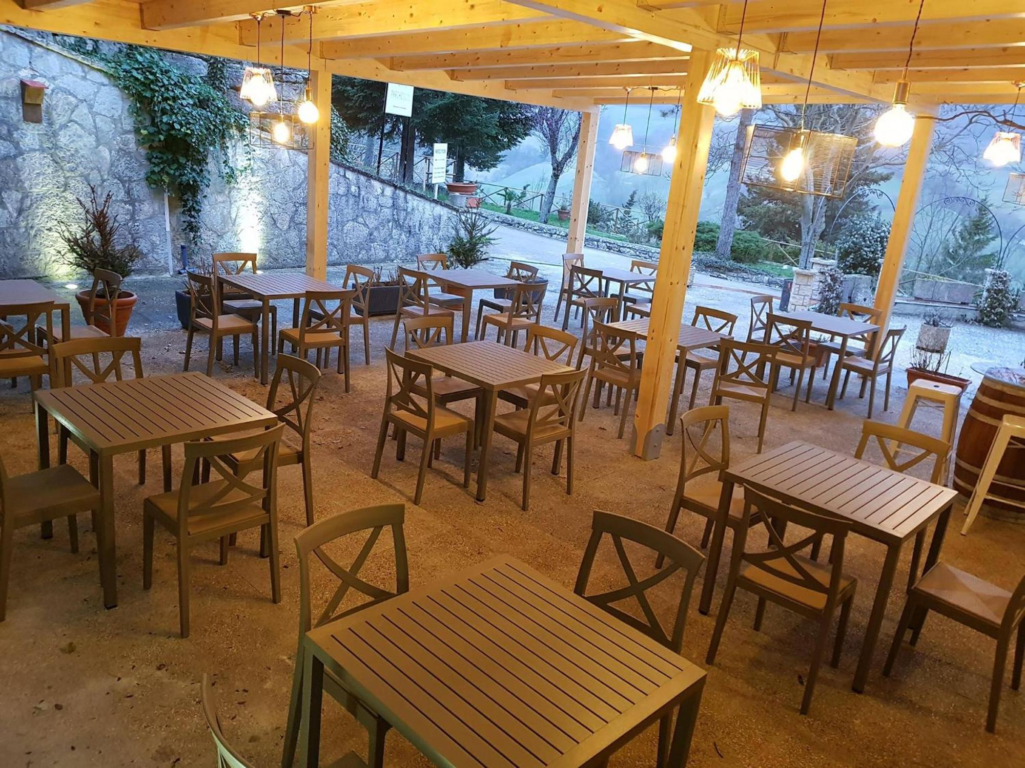 Hotel Pineta Ristorante Country House In Fabriano Campodonico  ภายนอก รูปภาพ