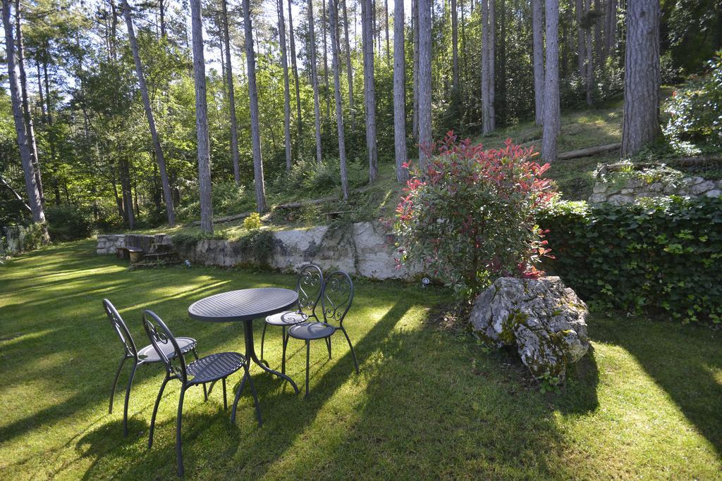 Hotel Pineta Ristorante Country House In Fabriano Campodonico  ภายนอก รูปภาพ